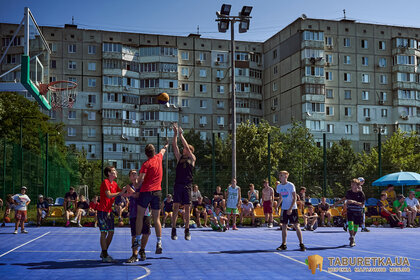 Гартуємо дух перемоги: TABURETKA.UA підтримує розвиток баскетболу серед молоді
