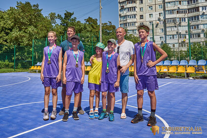 Гартуємо дух перемоги: TABURETKA.UA підтримує розвиток баскетболу серед молоді