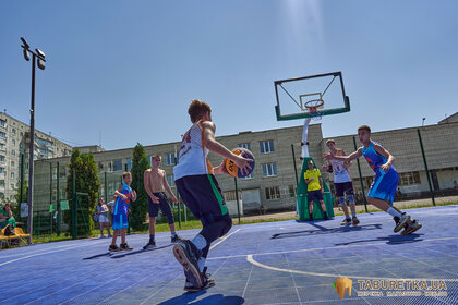 Гартуємо дух перемоги: TABURETKA.UA підтримує розвиток баскетболу серед молоді