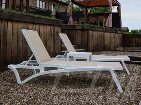 Комплект із 2 шезлонгів "Siesta Pacific" + Стіл "Siesta Ocean Side Table"
