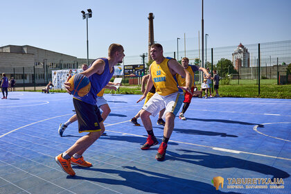 Гартуємо дух перемоги: TABURETKA.UA підтримує розвиток баскетболу серед молоді