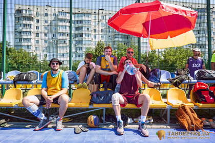 Гартуємо дух перемоги: TABURETKA.UA підтримує розвиток баскетболу серед молоді
