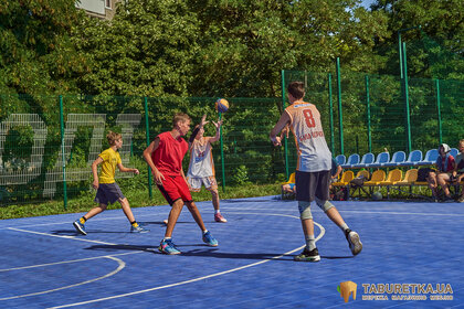 Гартуємо дух перемоги: TABURETKA.UA підтримує розвиток баскетболу серед молоді