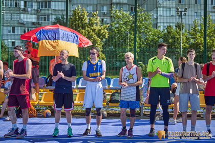 Гартуємо дух перемоги: TABURETKA.UA підтримує розвиток баскетболу серед молоді