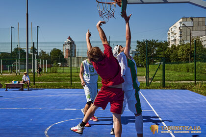 Гартуємо дух перемоги: TABURETKA.UA підтримує розвиток баскетболу серед молоді