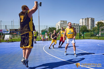 Гартуємо дух перемоги: TABURETKA.UA підтримує розвиток баскетболу серед молоді