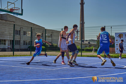 Гартуємо дух перемоги: TABURETKA.UA підтримує розвиток баскетболу серед молоді