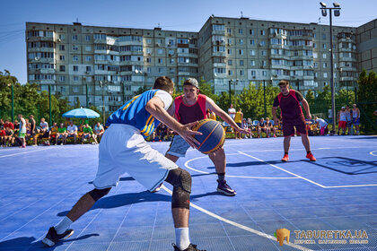 Гартуємо дух перемоги: TABURETKA.UA підтримує розвиток баскетболу серед молоді
